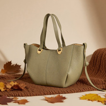 Ƥ߶¿^ţƤŮ˻@Ӱкs̖