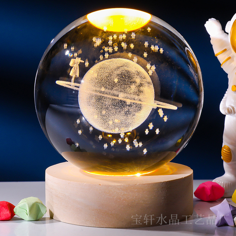 Bola de cristal al por mayor galáctica bola de cristal tallada interna 520 Qixi Navidad noche lámpara adornos de cristal