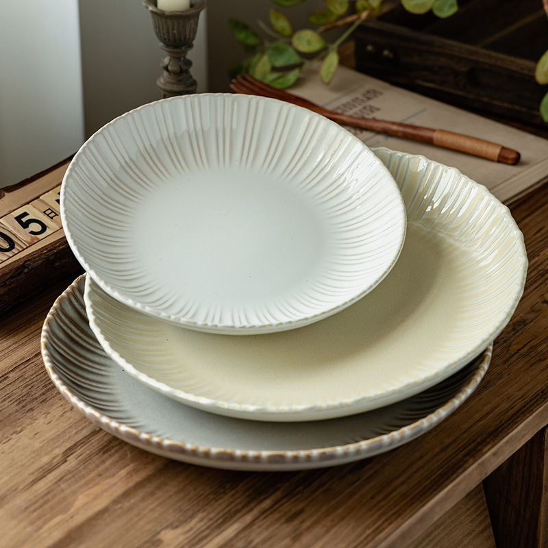 Plato de cerámica de borde exquisito platos de cubierta al por mayor platos redondos retro en relieve platos de platos caseros platos de restaurante