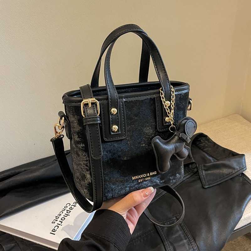 2024 Bu Yıl Yeni Popüler Küçük Çanta Kadın Modası Çok Yönlü Tek Omuzlu Çapraz Çanta Retro Küçük Elde Taşınabilir Kova Çanta_voghion.com