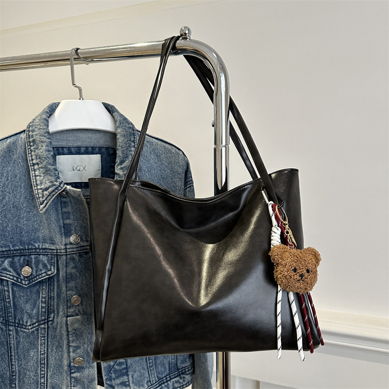 Popular bolso portátil de gran capacidad otoño / invierno 2024 nuevo bolso de moda moda bolso de hombro universal braza