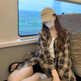 早秋复古格子衬衫女夏季薄款设计感上衣宽松慵懒风防晒衬衣外套