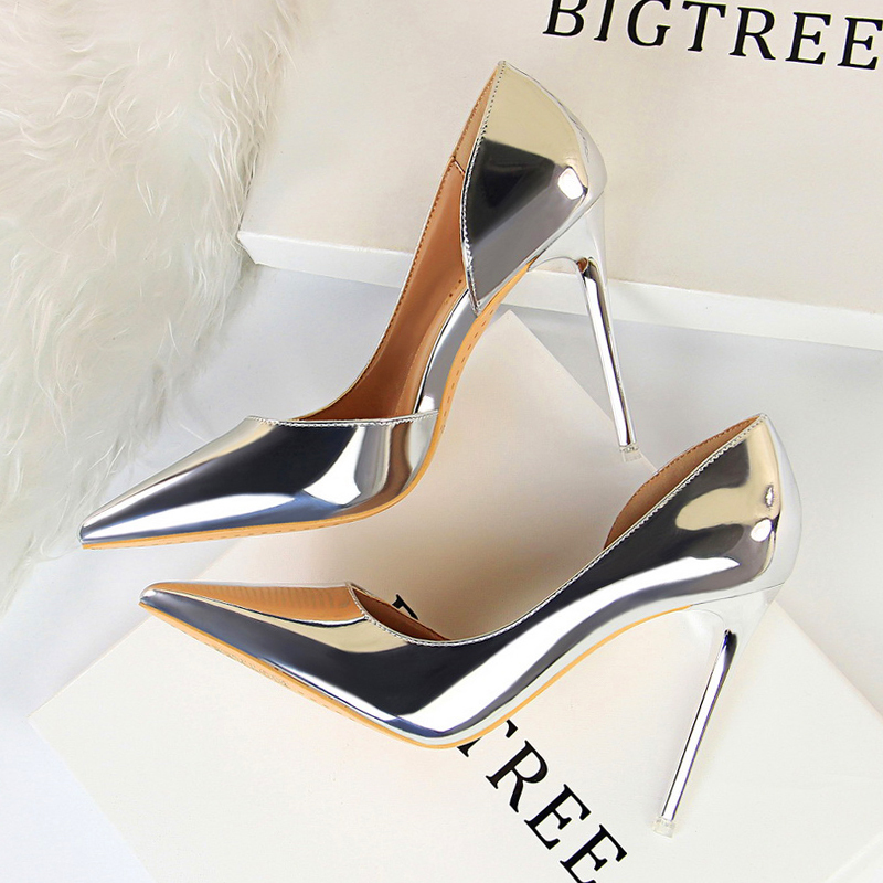 2026 Spring/Summer New Silver Girl's Side Hollow French High Heels Stiletto Versatile Sexy Pointed Toe Internet Celebrity Shoes