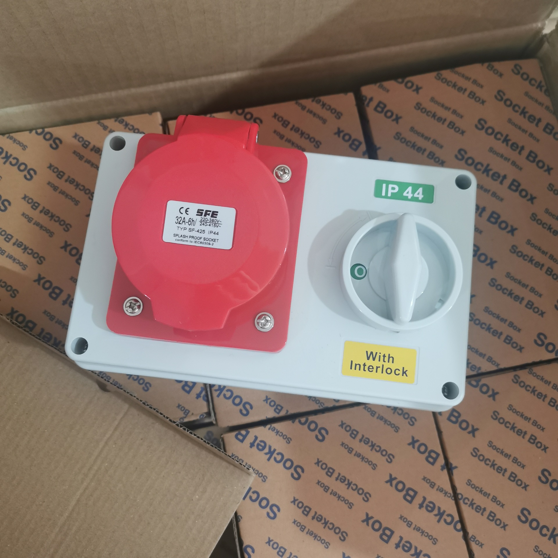 上丰机械连锁插座16A/32A户外防水IP44/IP67 横款开关带插座