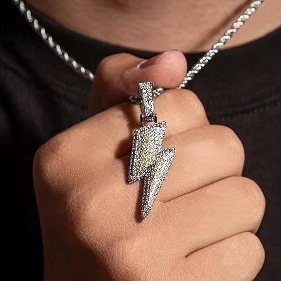 pendant hip-hop style