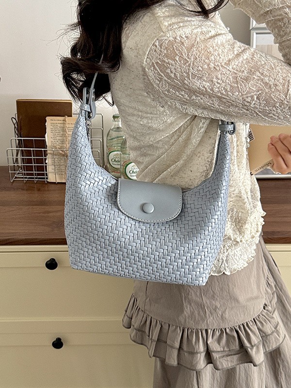 Nicho coreano tejido bolso de brazalete, bolso para mujeres 2026 nueva moda lujosa ligera, holgazante, bolso de mochila versátil