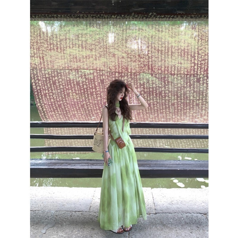 Beach Vacation Style Niche Chic Tie-Dye Spaghetti Strap Dress for Women, Summer Green Fresh and Elegant Long Dress with a Large Hem