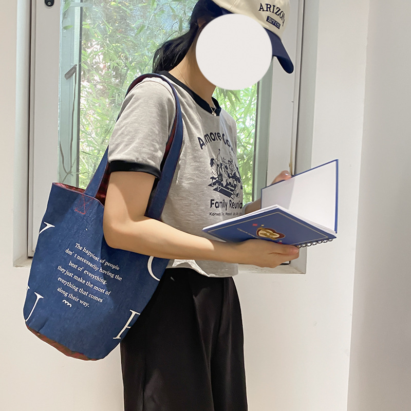デニムの青いバケツの包みの女性の百合の夏の小さい大衆のショルダーバッグ2023の新型のファッションのショルダーバッグ|undefined