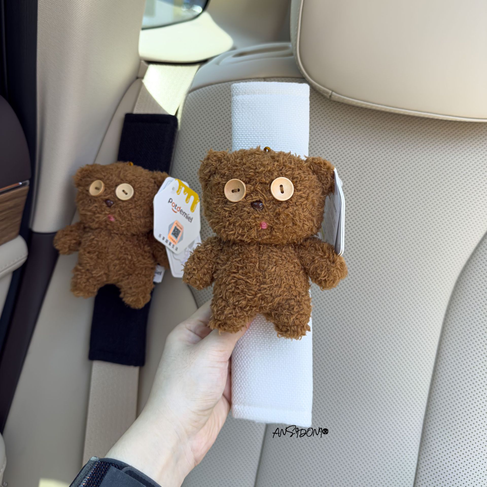 Authentic Minions Car Seatbelt Shoulder Pads Anti-Strangle Car Seatbelt Cover Car Interior Decoration Ornament for Women