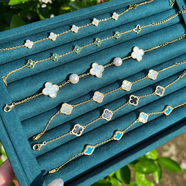 Fashionable silver bracelet
