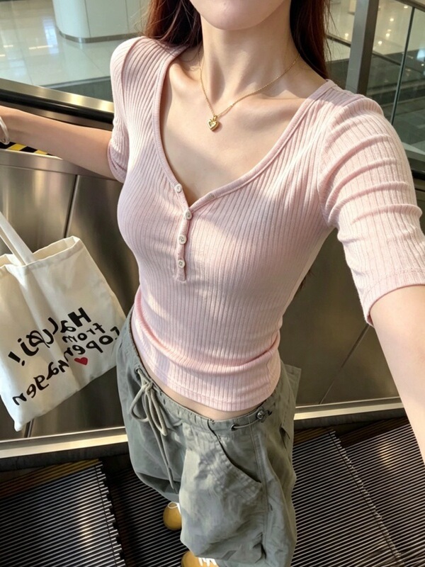 【Basha Bamboo Joint】 V-neck buttoned design mid-sleeve T-shirt for women, slim-fit top, pink, sleeveless, off-shoulder, brushed fabric 【Basha Bamboo Joint】 V-neck buttoned design mid-sleeve T-shirt for women, slim-fit top, pink, sleeveless, off-shoulder, brushed fabric