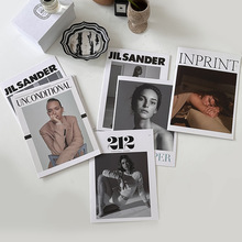 杂志拍照道具ins风时尚英文全彩画册手拿街拍摆拍摄影拍摄摆件