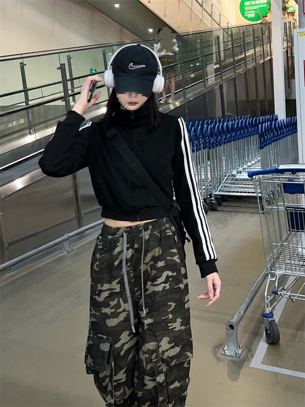 8135 # Shipped. Big Fish Scale 260g. 2022 Autumn Long-Sleeve Versatile Cardigan Short Top with a High-End Feel 8135 # Shipped. Big Fish Scale 260g. 2022 Autumn Long-Sleeve Versatile Cardigan Short Top with a High-End Feel