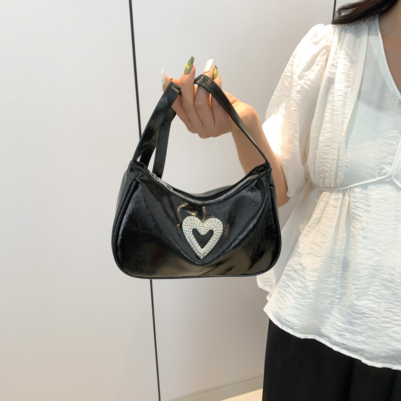 Internet celebrity popular love women's 2024 new versatile simple underarm bag trend Korean version fashion_voghion.com