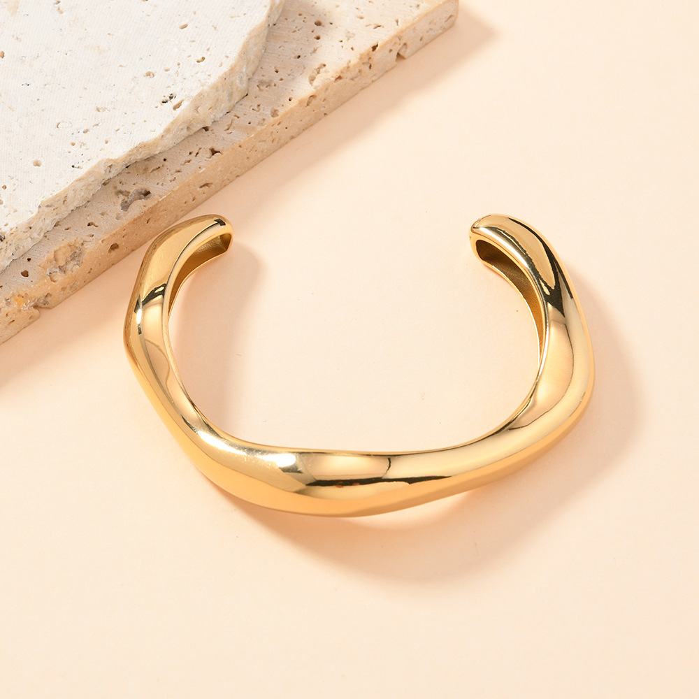 Europa y los Estados Unidos acero inoxidable transfronterizo joyas de fundición irregular ondas brillante brazalete exagerado personalidad abertura brazalete al por mayor