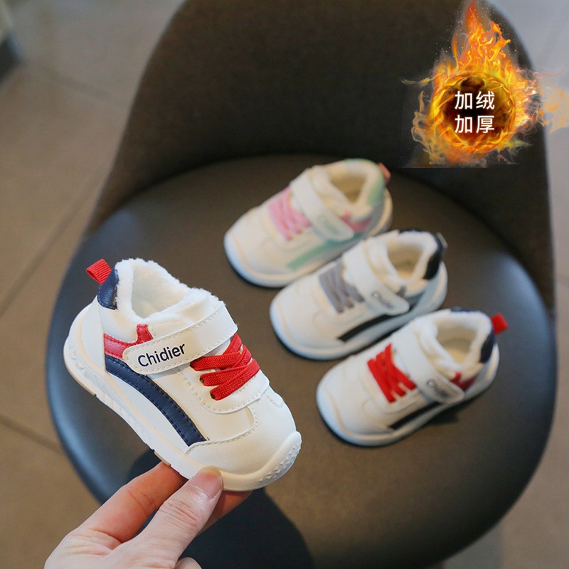Invierno nuevos hombres y mujeres de fondo suave zapatos de niño bebé zapatos blancos forrados de lana zapatos de tablero caliente dos algodón entrega de una sola pieza