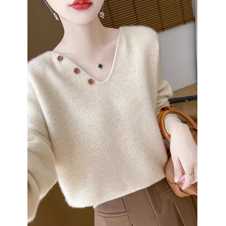 2025 New Autumn and Winter Japanese Style Style Knitted Sweater Women's Loose Inner V Neck Fashion Women's Top
