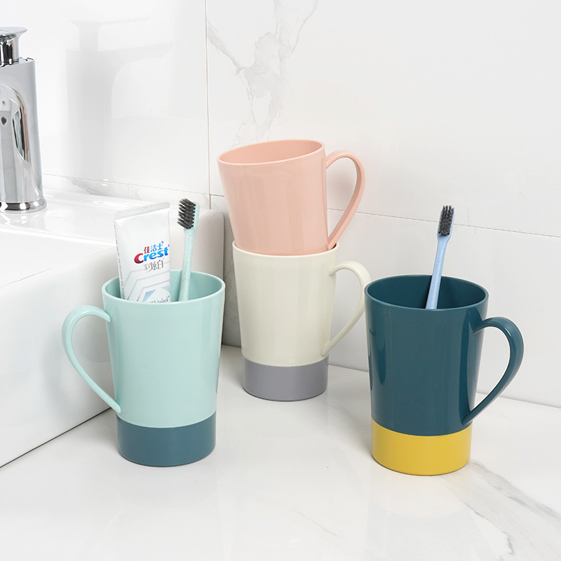 Vasos de plástico para cepillarse los dientes con asas, un par de vasos para enjuague bucal para parejas, de aspecto elegante y lujoso, para uso doméstico, venta al por mayor.