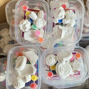 Children's DIY plaster doll hand painted graffiti painting stall White Blank 4 pack creative painting department store wholesale