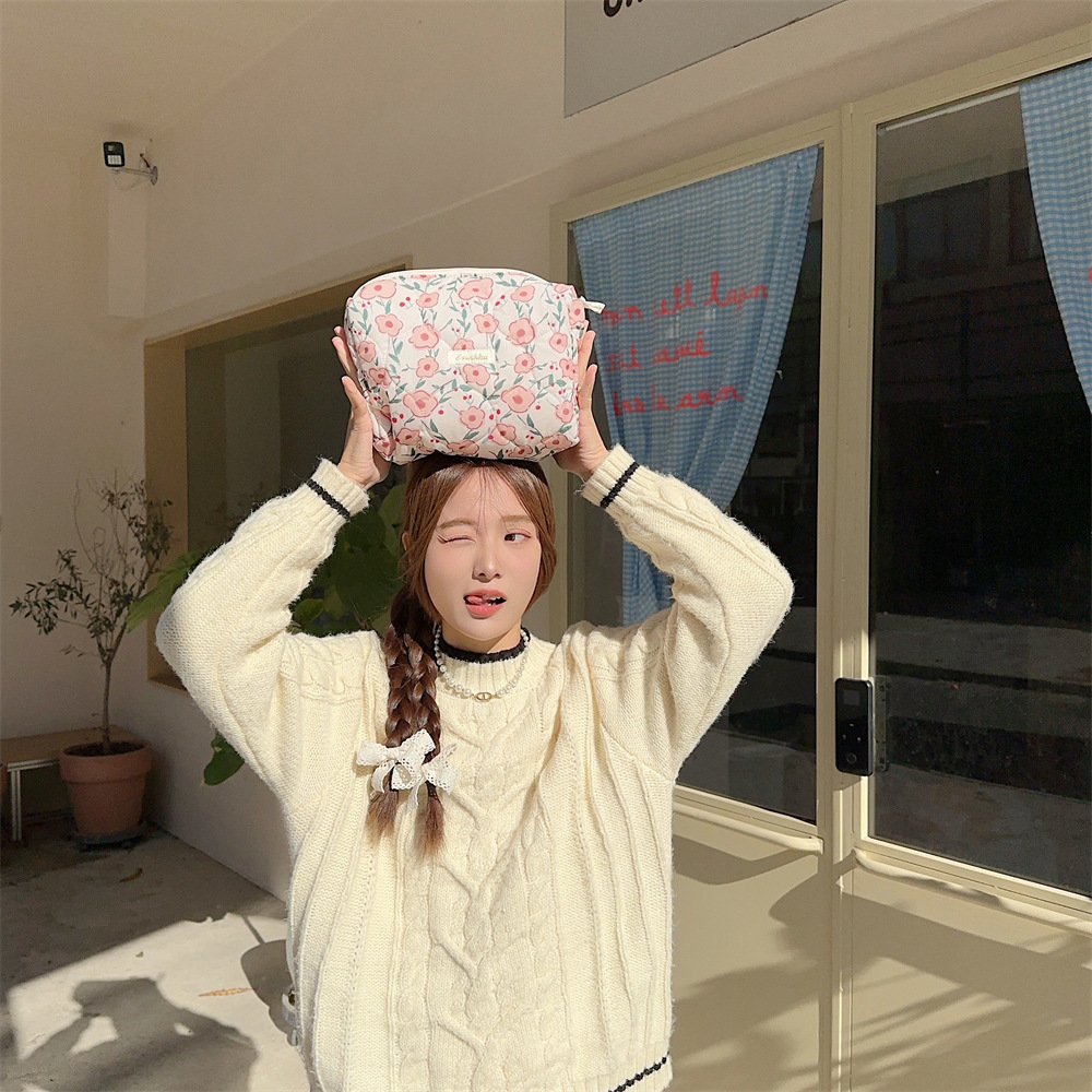 31081 ins Flower Soft Makeup Bag for Women, Portable large-capacity cosmetics and sundries storage bag, clutch undefined