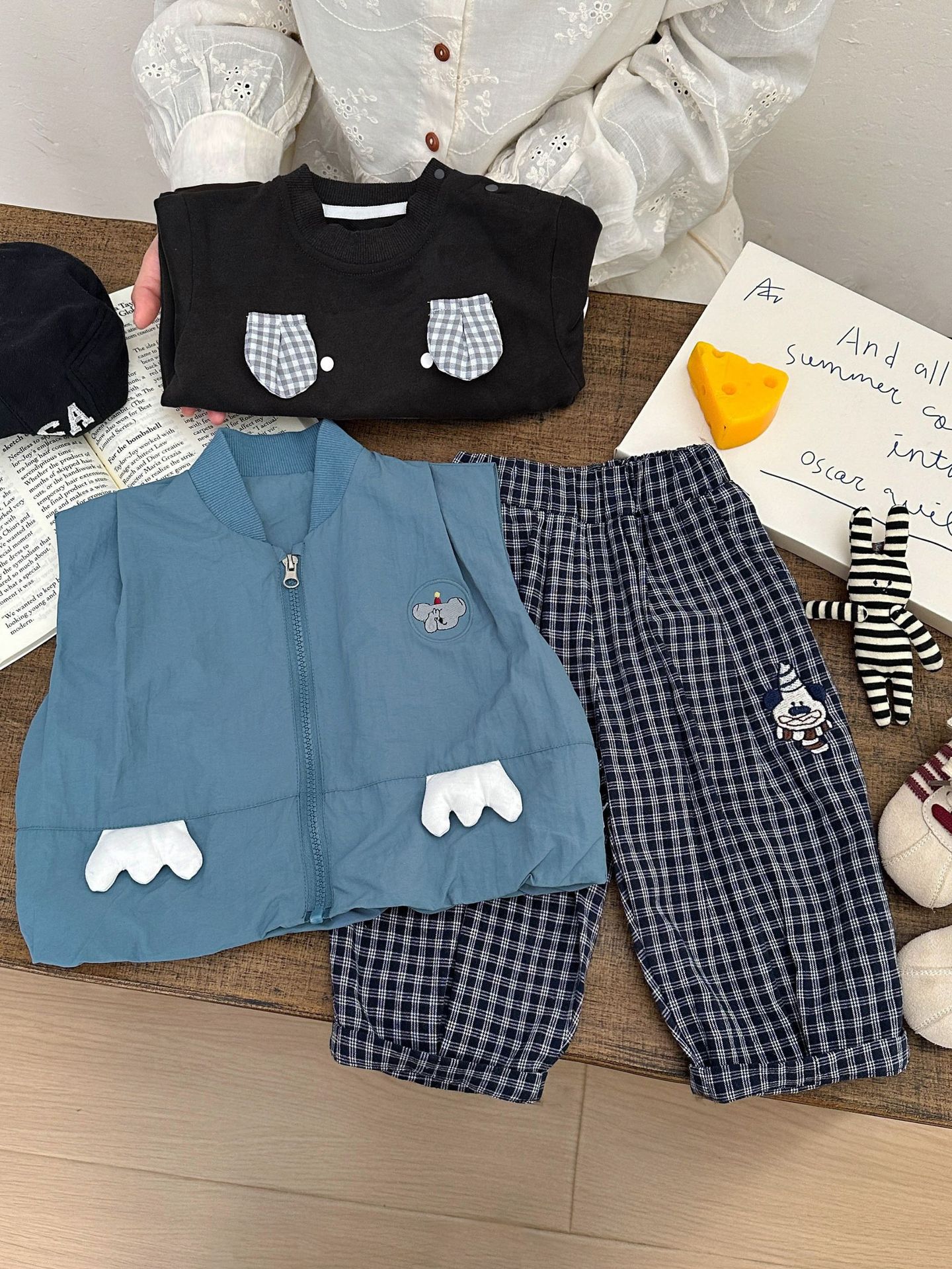 Primavera coreana 2026 nuevo chaleco guapo vestido de bebé sin mangas chaqueta de otoño ropa de bebé hombro
