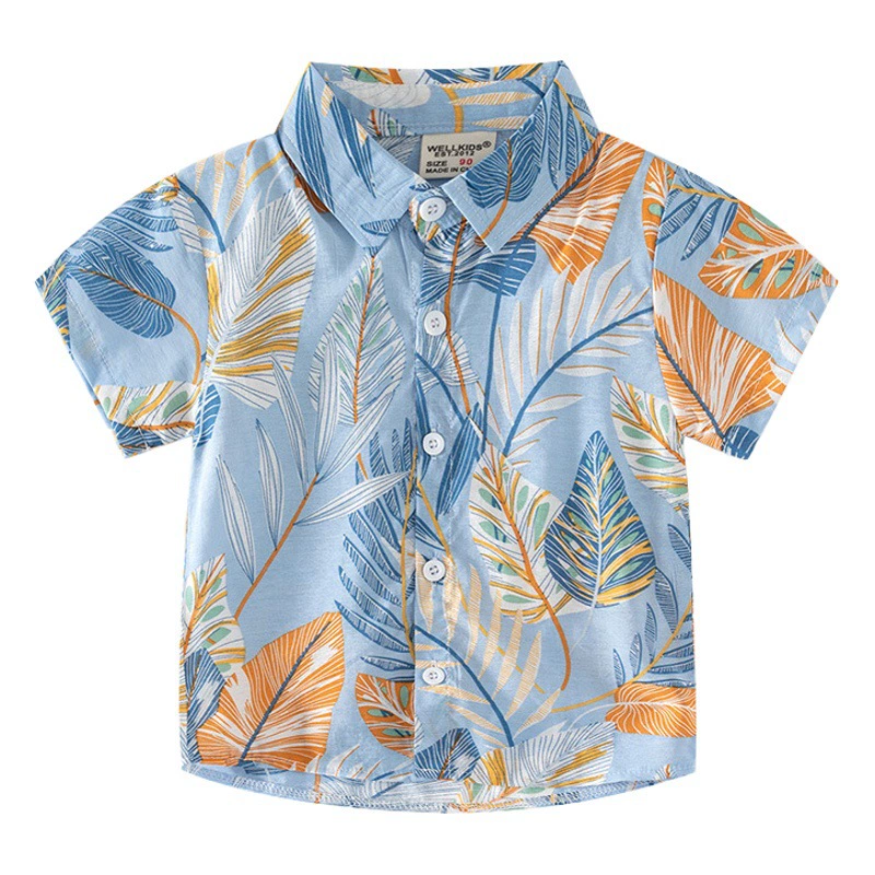 Новая летняя коллекция 2025: модная рубашка с коротким рукавом и отложным воротником для мальчиков в пляжном стиле, с стильными узорами, для детей младшего возраста.