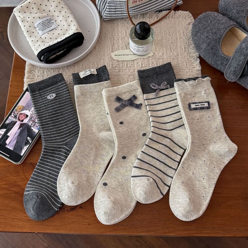 Korean-style gray-toned contrasting polka dot striped slouch socks for autumn and winter, pure cotton soft mid-calf socks for women, wholesale from Zhuzji sock industry Korean-style gray-toned contrasting polka dot striped slouch socks for autumn and winter, pure cotton soft mid-calf socks for women, wholesale from Zhuzji sock industry