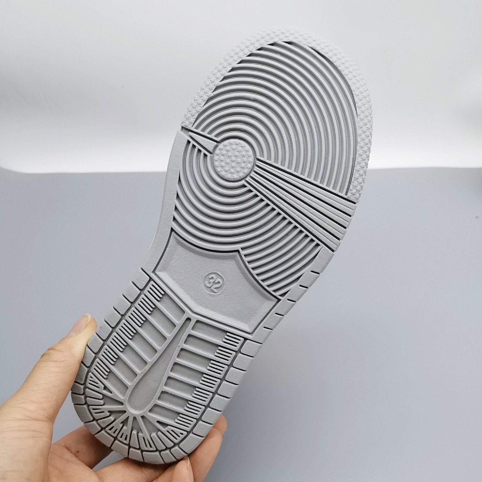Zapatillas deportivas de cuero para niños con sonido de fricción, aptas para edades de 6 a 15 años, parte superior de cuero, calzado deportivo para niños medianos y grandes, zapatillas de skate, zapatos para niños.