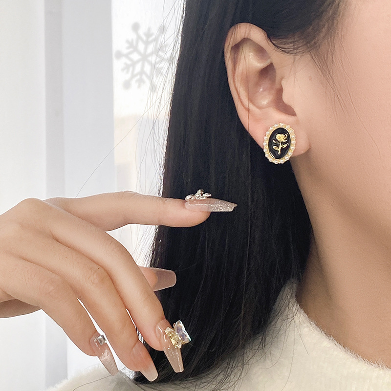 retro universal earrings from pearl