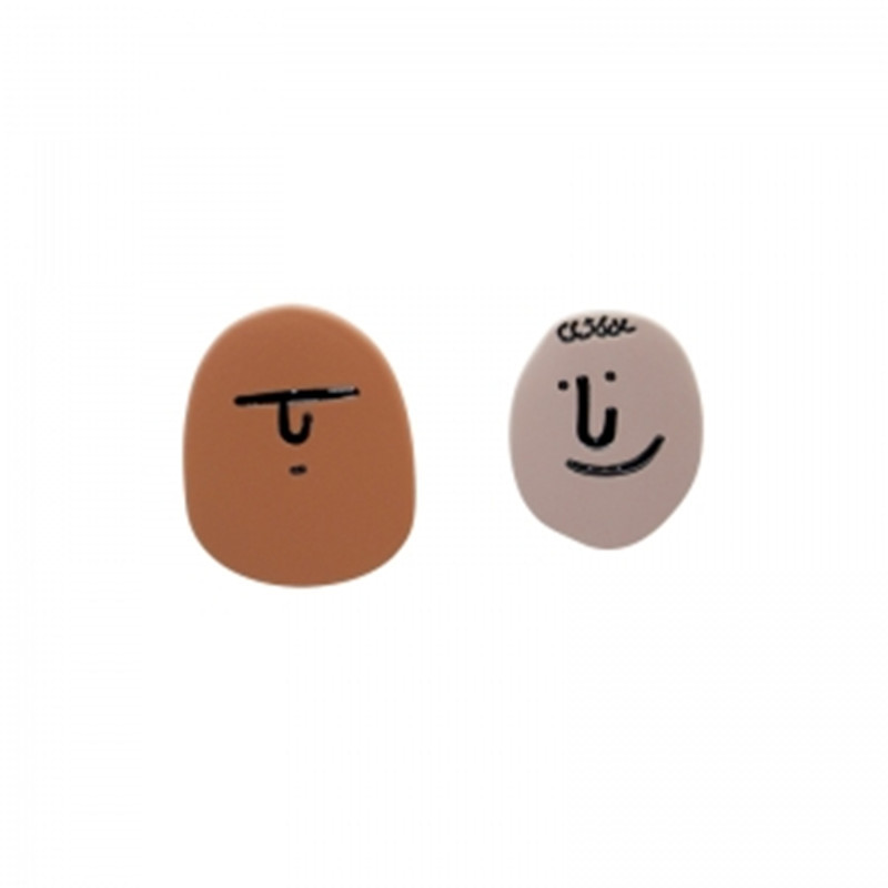 Pendientes sonrientes de celebridades de Internet coreanas Pendientes de todo fósforo de temperamento asimétrico dulce y simple Pendientes mujer