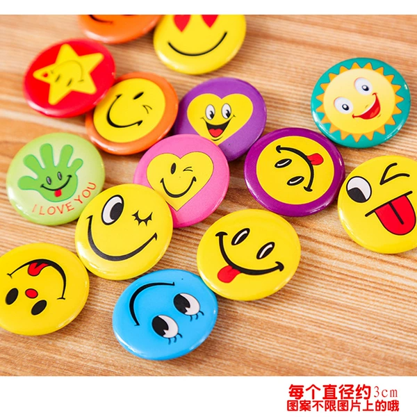 E71 Emoticon brooch 1
