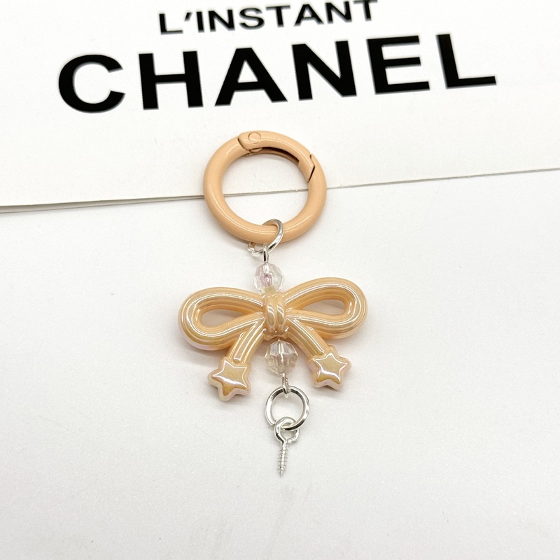 蝶結びのキーホルダーのカバンはスプリングを掛けてdiyのアクセサリーの部品を掛けます。|undefined