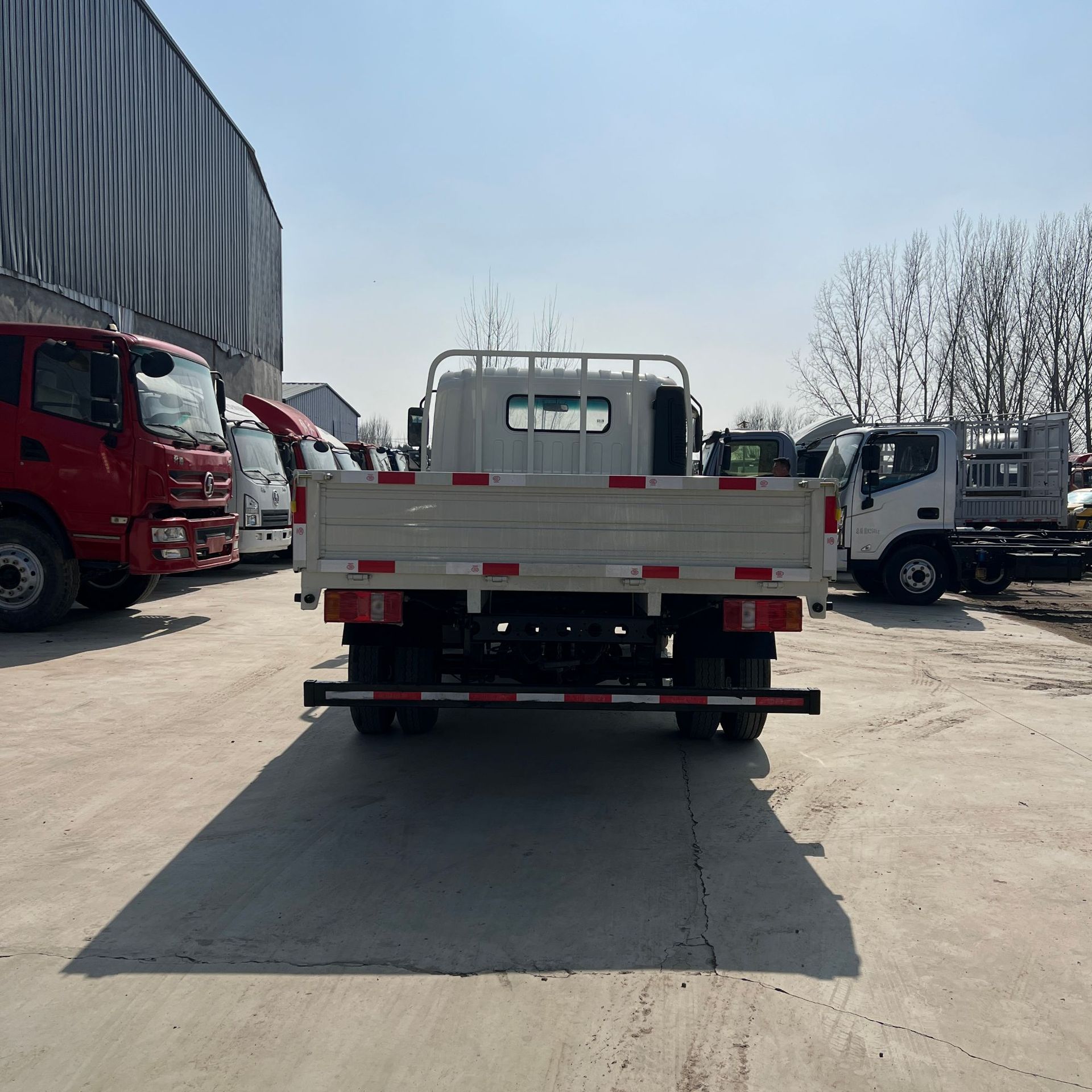 Export Howo 10-Ton Small Light Truck, Refurbished Light-Duty Garbage Dump Truck, 4X2 Light-Duty Rear-Dump Truck