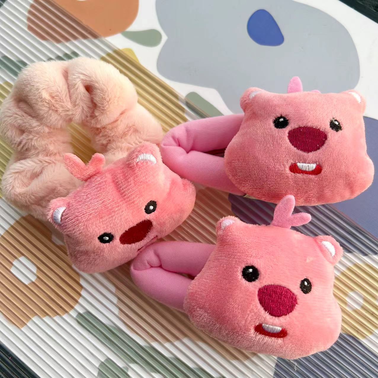 Otoño y invierno nuevo loopy pequeño castor peluche intestino grueso anillo de pelo rosa corazón de la niña oso anillo de pelo adornamiento para el pelo