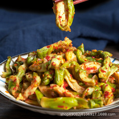 麻辣菱角菜の漬け物の新鮮な漬物の野菜の頭の大きい頭の野菜の四川宜宾の特産品の下で食事をします。