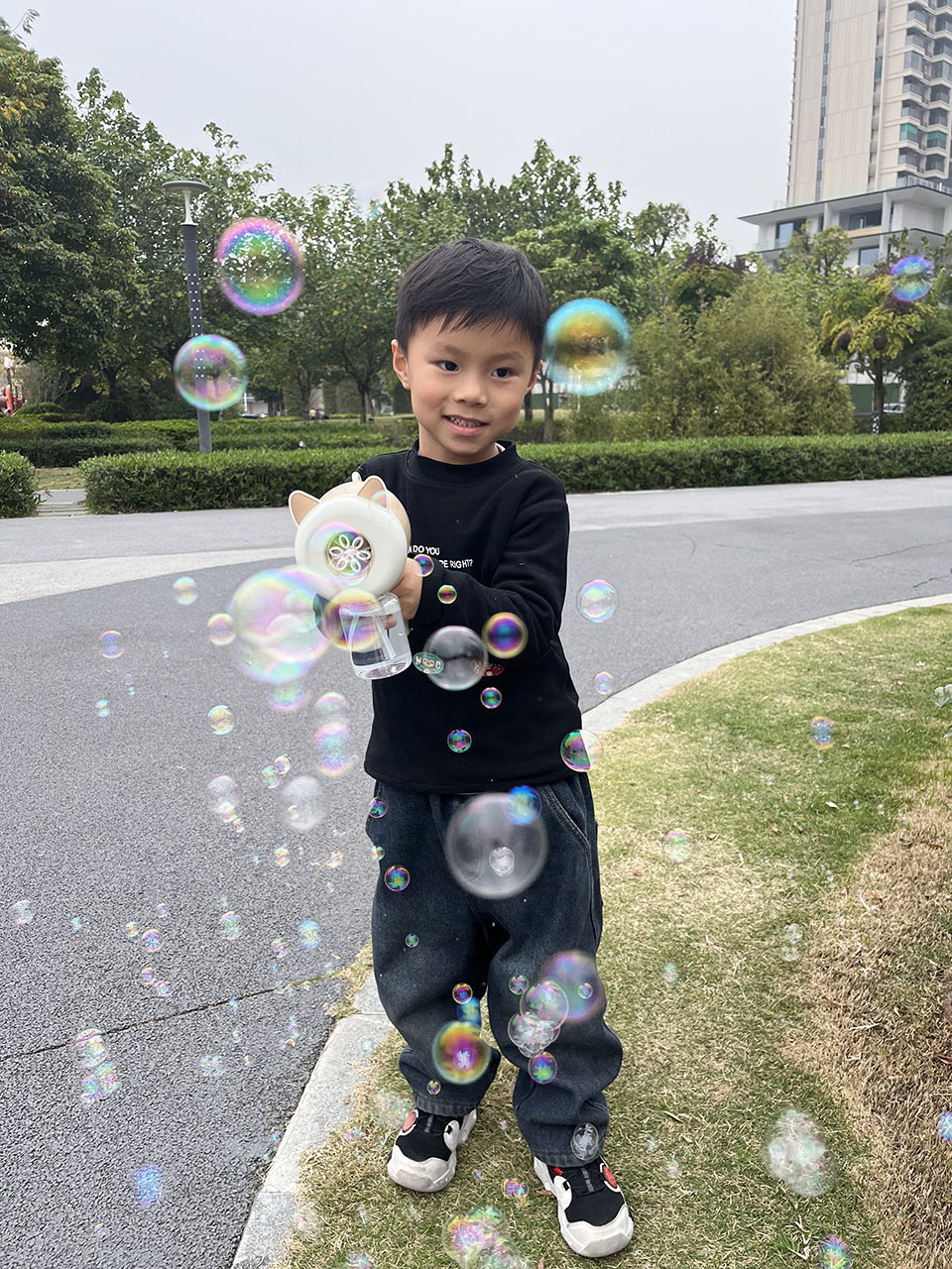 Large Volume Internet-Famous Children's Multi-Hole Bubble Machine, Automatic And Leak-Proof, Foreign Trade Ins_voghion.com