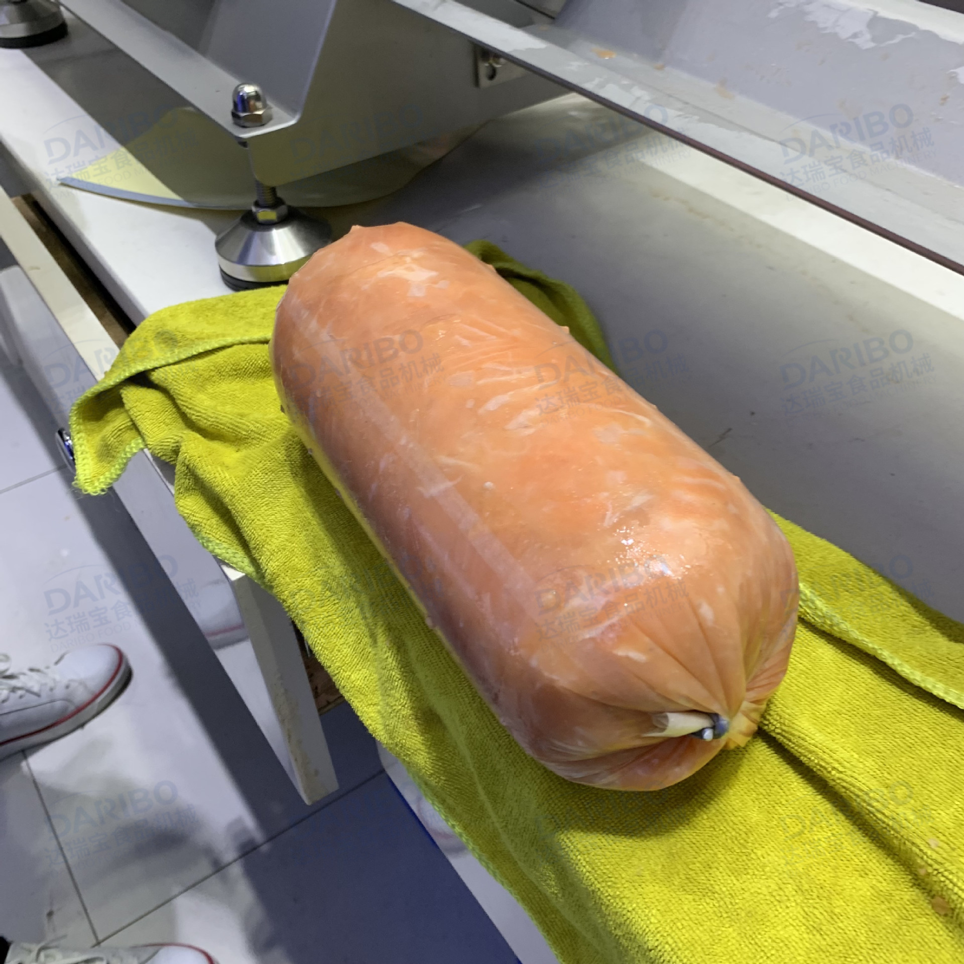 * 商用立式组合牛排塑性设备 气动挤压灌肉机 碎肉重组灌装机