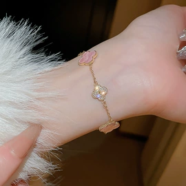 耳钉;耳环;项链