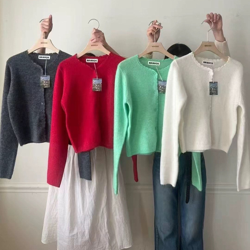 25 Spring Balance Solid Color Single-Breasted Lace Round Neck Wool Knit Cardigan in Mature Lady Style for Layering 25 Spring Balance Solid Color Single-Breasted Lace Round Neck Wool Knit Cardigan in Mature Lady Style for Layering