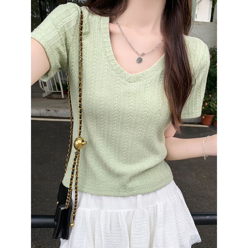 Chic Embossed V-Neck Exposed Collarbone Short-Sleeved T-Shirt for Women Summer New Korean Style Age-Reducing Slimming Look Short Top Trendy