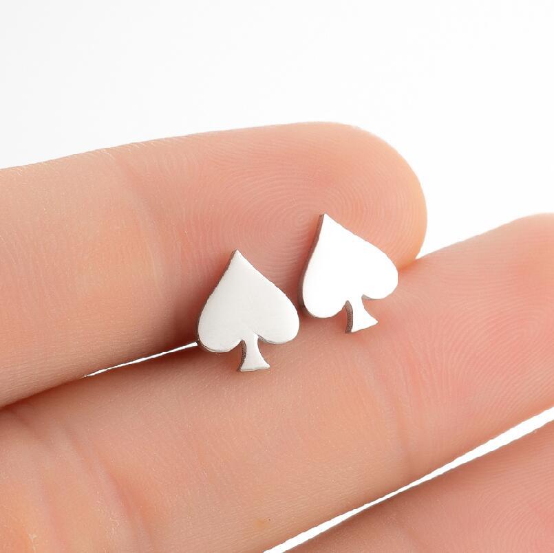 201 Stainless Steel Material Heart Shape Pattern Women'S Gender PVD Coated Real Gold Plated Heart Shape Titanium Steel Fashion Waterproof Non Tarnish Ear Studs