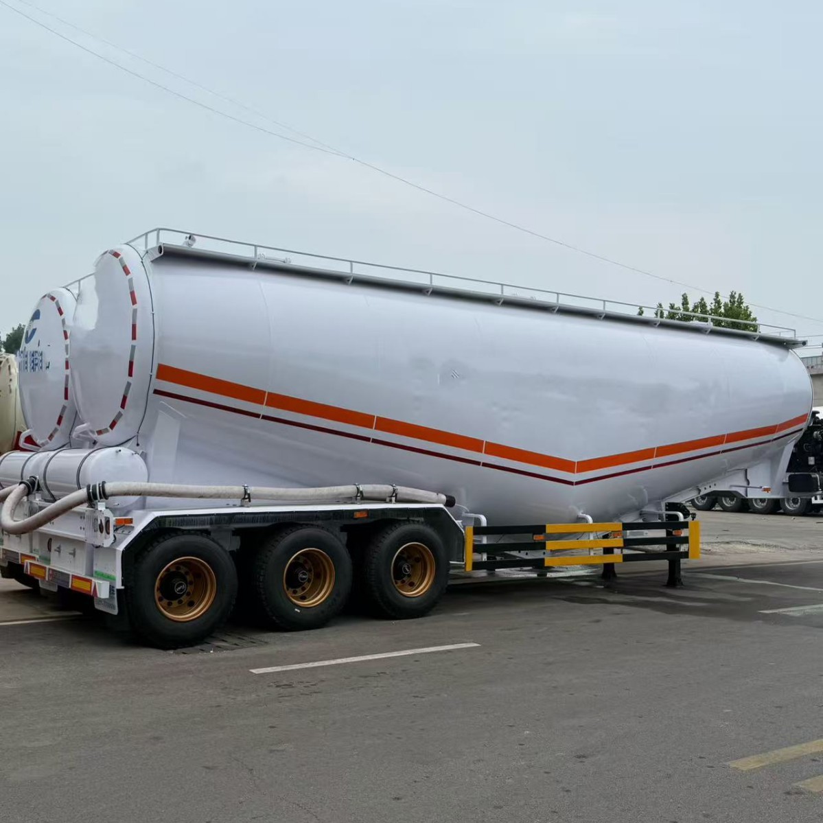 Cross-Border Lightweight Bulk Cement Tank Truck 55 Cubic Ash Powder Tank Semi-Trailer Transport Vehicle for Large-Scale Use