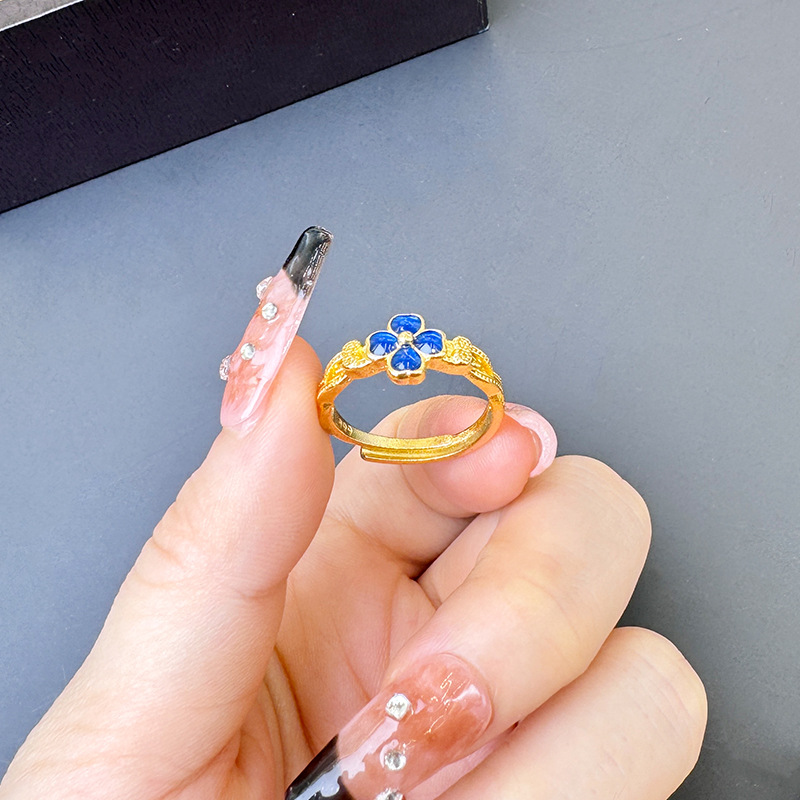 Anillo de flores de cuatro hojas de oro de arena tendencia de moda femenina no se desvanece lujo ligero de alta sensación pulsera joyas accesorios de mano