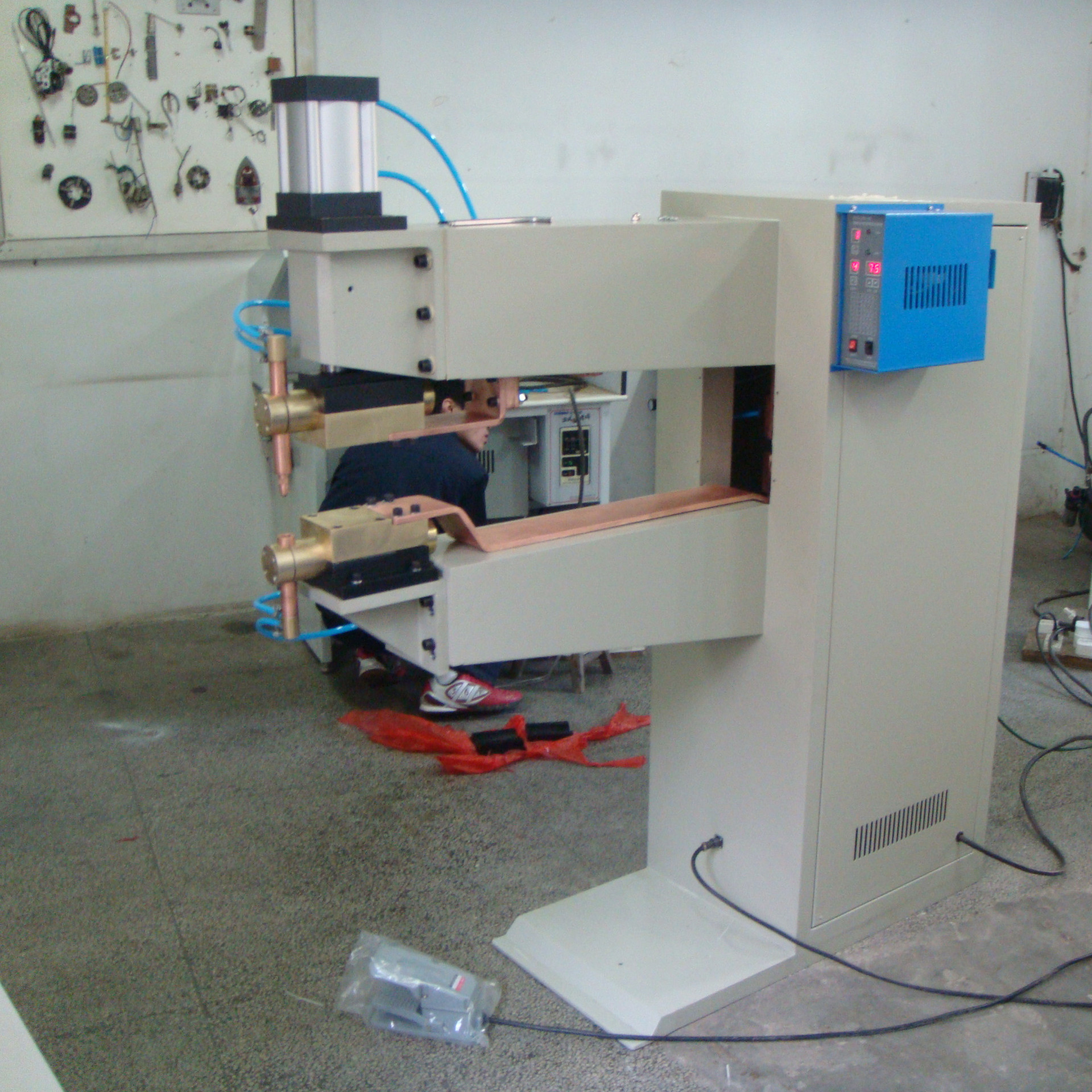 供应数据柜机车门板大型配电柜专用交流点焊机P200Q