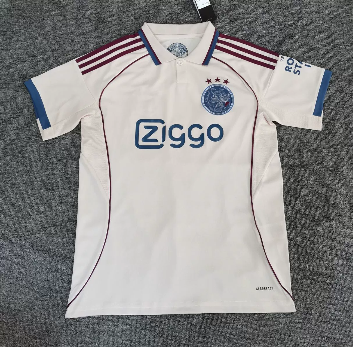 Футбольная футболка, разные клубные дизайны (Atlanta, Barcelona, Lisbon, South Africa), размеры S–XXL