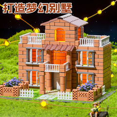 泥職人のおもちゃは家を建てて壁を築いて建築家の手作りのdiyレンガのミニを作って子供の祝日のプレゼントを作ります。
