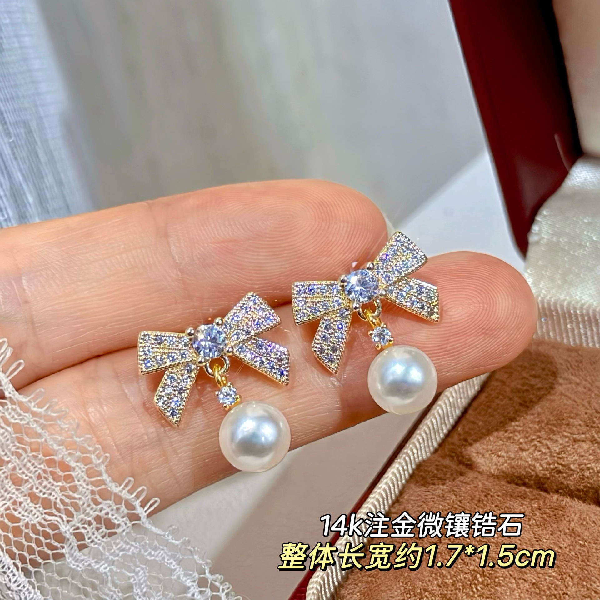 �����ɰ�΢���������Ȼ��ˮ���������ϵ��Ů�����ʶ��ι�������