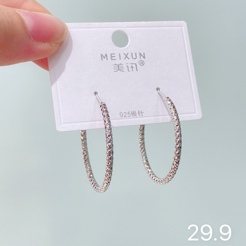 Meixunの新しいヨーロッパとアメリカのファッショナブルな無地のイヤリング、ニッチな個性、925シルバー針のトレンディなイヤリング、女性用の多用途イヤリング|undefined