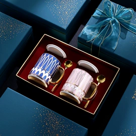 咖啡杯;马克杯;烹饪勺铲