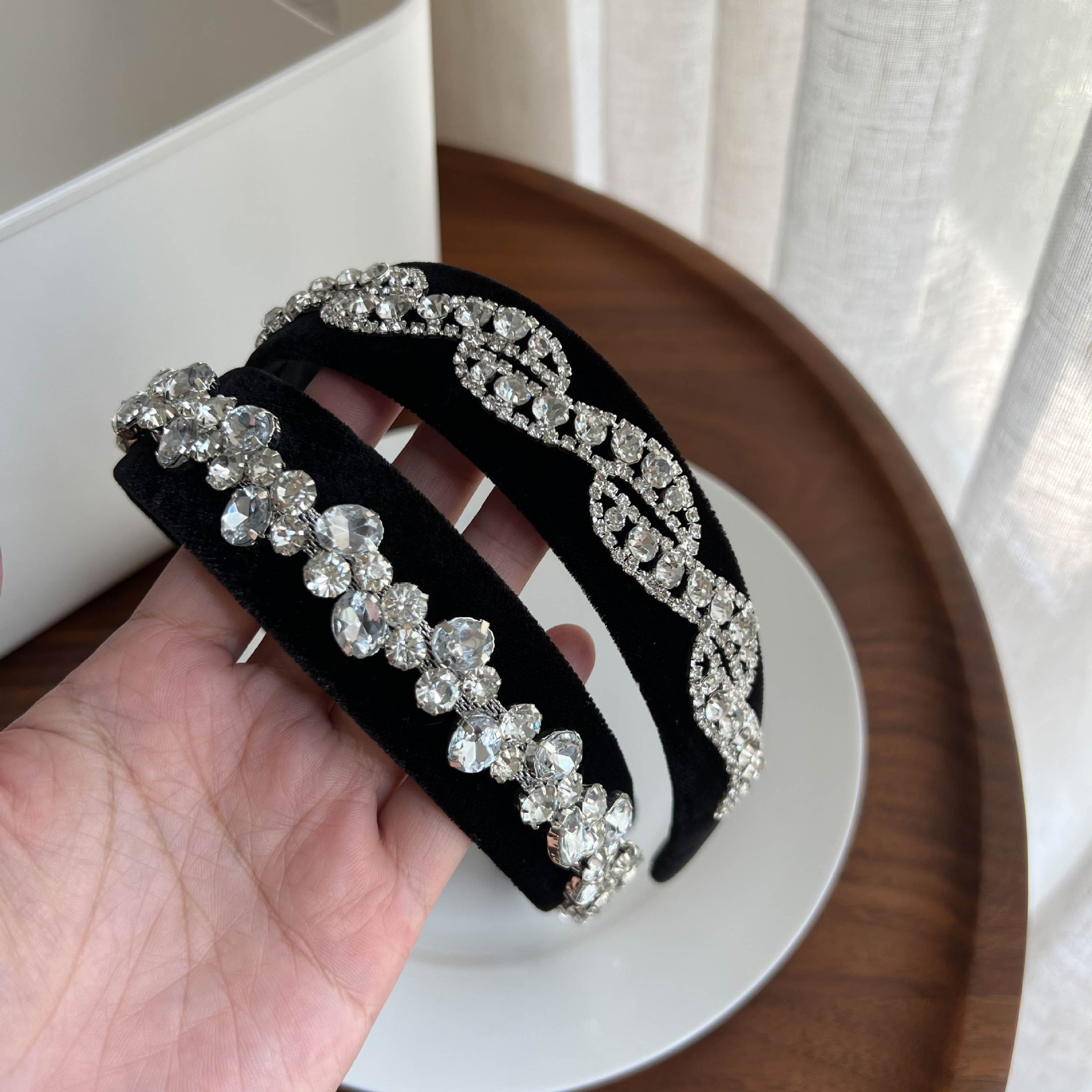 Women's Vintage Style Solid Color Cloth Rhinestone Hair Band display picture 9